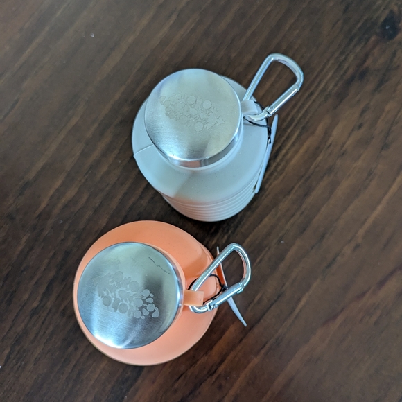 NWT TWO FP Movement Exclusive 24oz Collapsible Carabiner Bottles - Picture 4 of 6